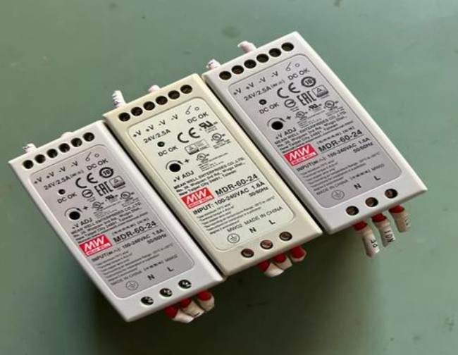 明緯固定式系列機(jī)殼型充電電源搭載智能充電更省心